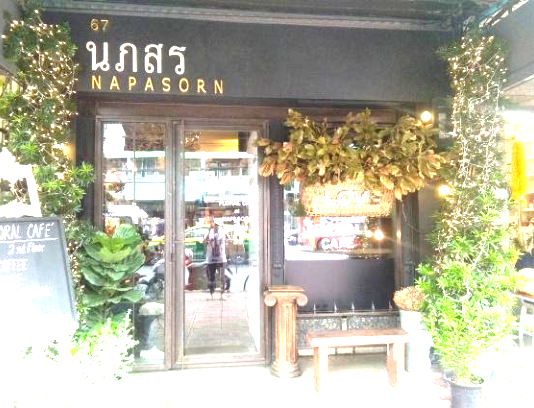 フラワーカフェ・ナパソーンと花市場・パーククローンタラート