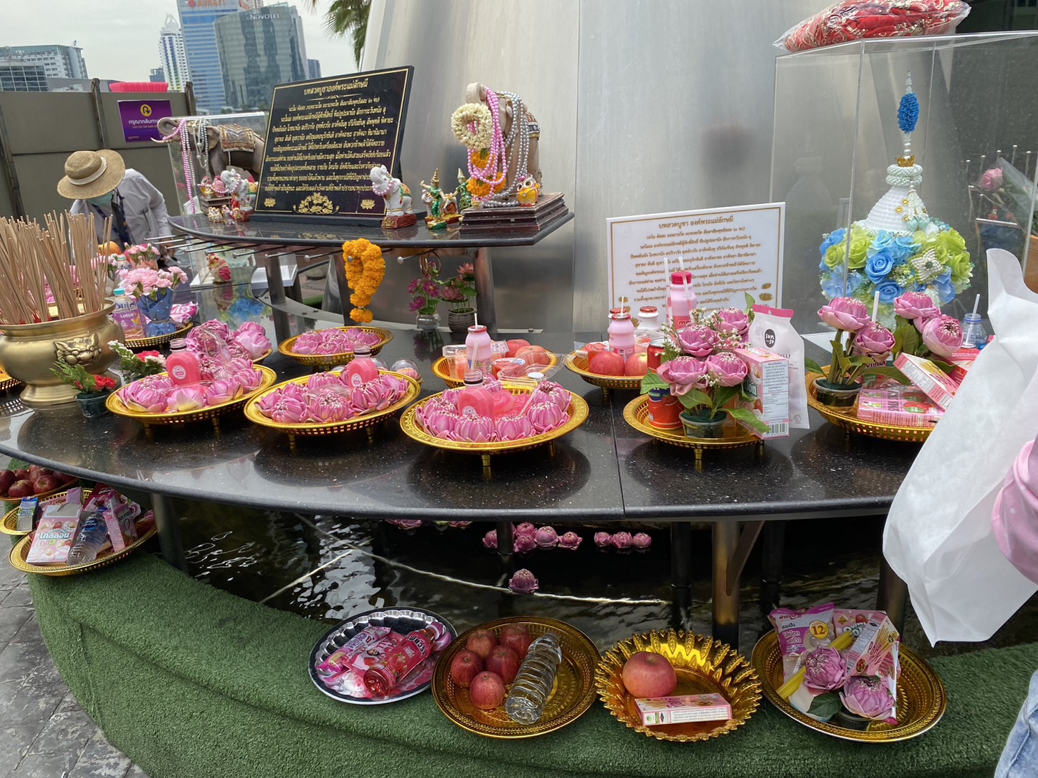 LAKSHMI SHRINE( GODDESS OF WEALTH & FORTUNE )ラクシュミー神社(富と