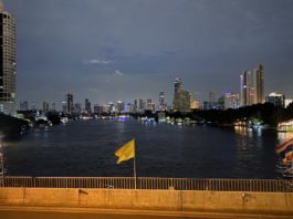 チャオプラヤー スカイ パーク夜の眺め