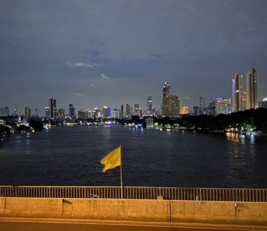 チャオプラヤー スカイ パーク夜の眺め