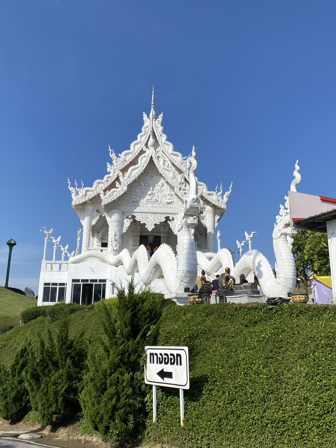 69mの白い観音菩薩と絶景。チェンライ・フアイ・プラ・カン寺院 [Wat